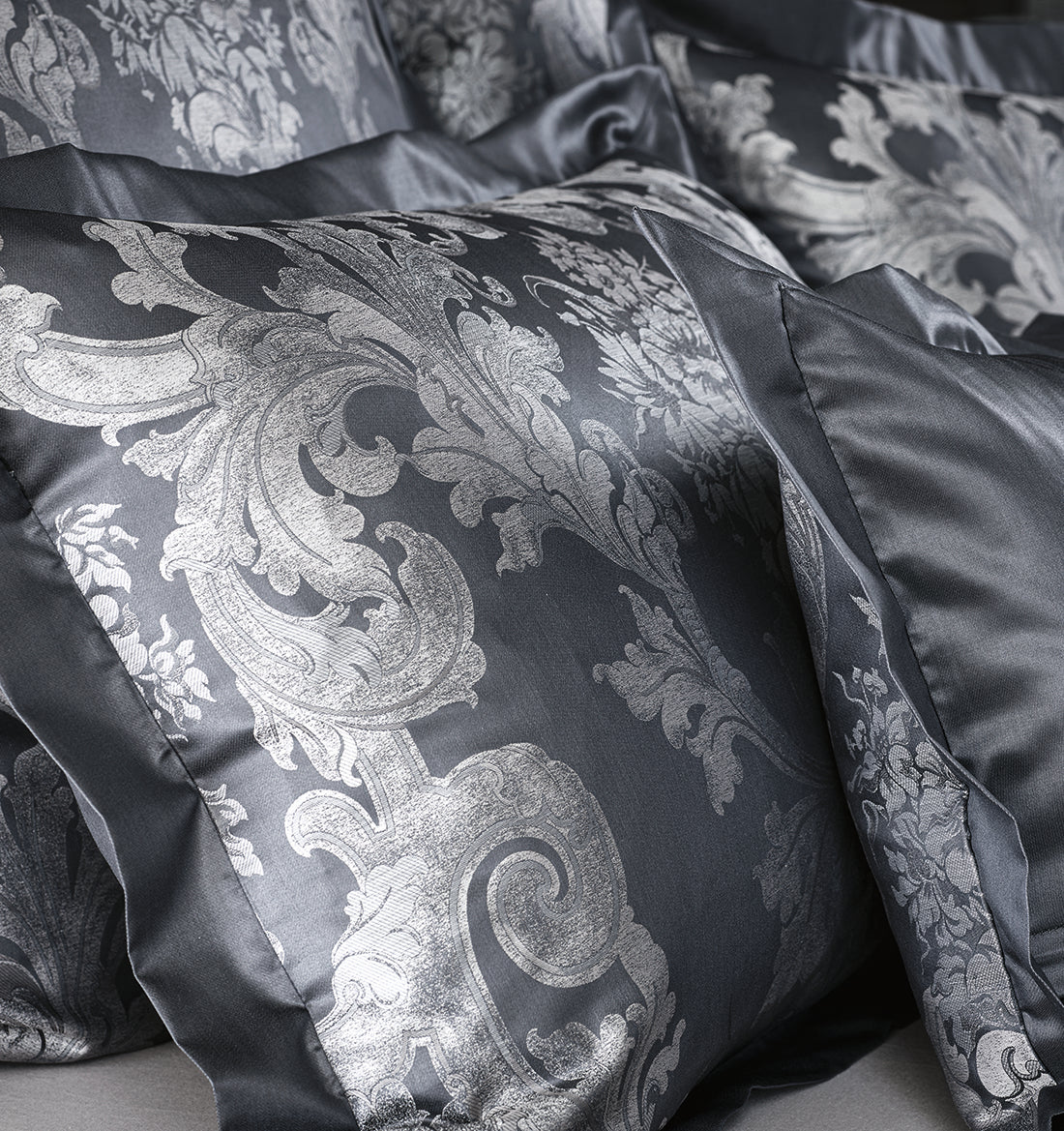 Maco-satin bed linen LOUIS XIV GREY