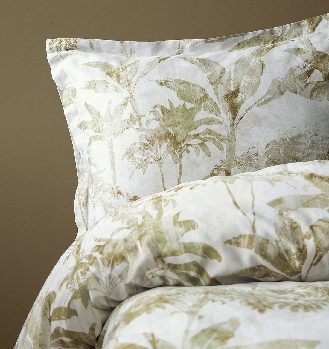 All - in - 1 Satin Duvet Cover Set OSHIETA - HomeFashion