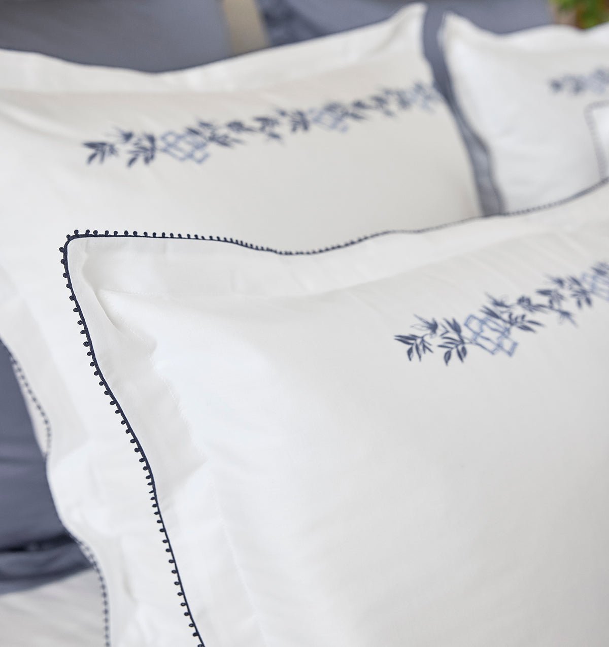 Embroidered premium satin duvet cover MIRABEU - HomeFashion