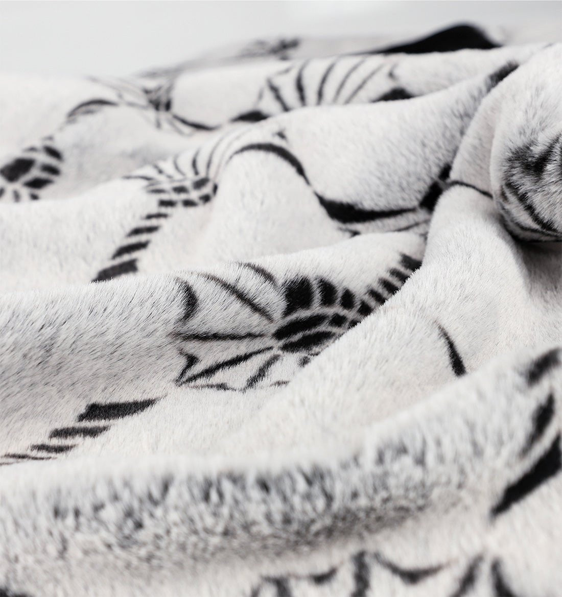 Plaid JOOP! CALM CORNFLOWER FAUX FUR - HomeFashion