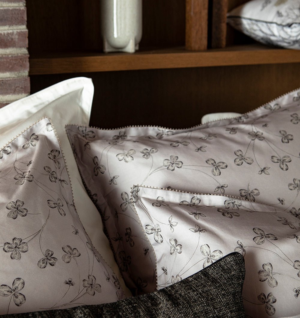 Premium satin pillowcase QUATRE FEUILLES - HomeFashion
