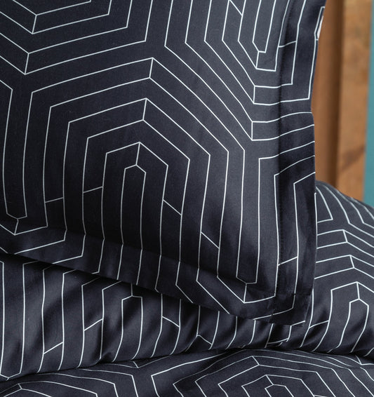 Satiin voodipesukomplekt STRADA BLACK - HomeFashion